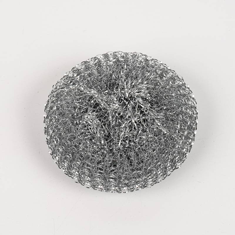 Quels sont les avantages de l'utilisation d'une boule de fil en acier dans la cuisine?